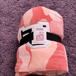 VS PINK Sherpa camo blanket